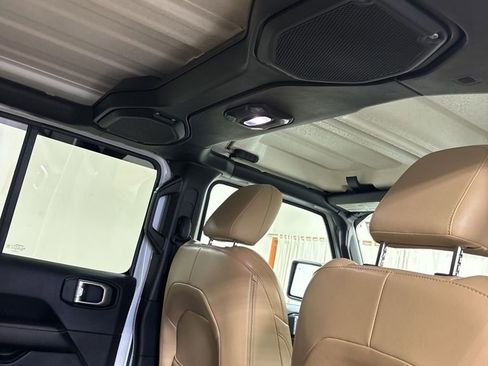 Used 2018 Jeep Wrangler Unlimited Sahara image 35