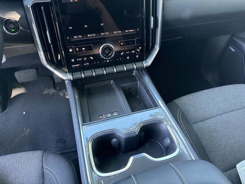 Used 2025 GMC Acadia Elevation image 28