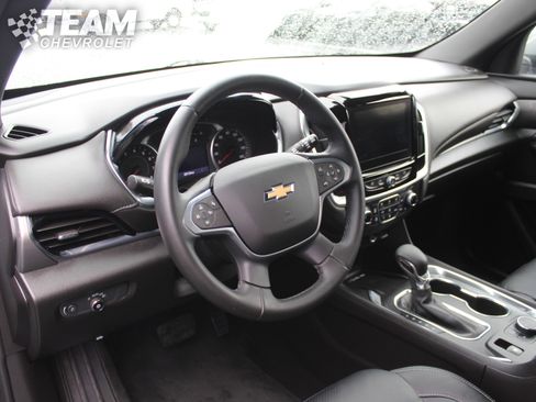 Used 2023 Chevrolet Traverse LT FWD image 12