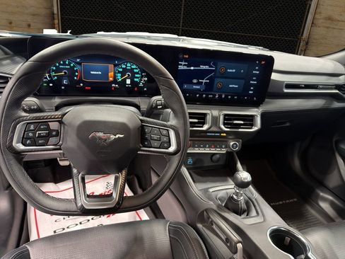 Used 2025 Ford Mustang GT Premium w/ GT Performance Package image 18