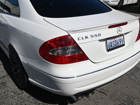 Used 2009 Mercedes-Benz CLK 550 Coupe image 12