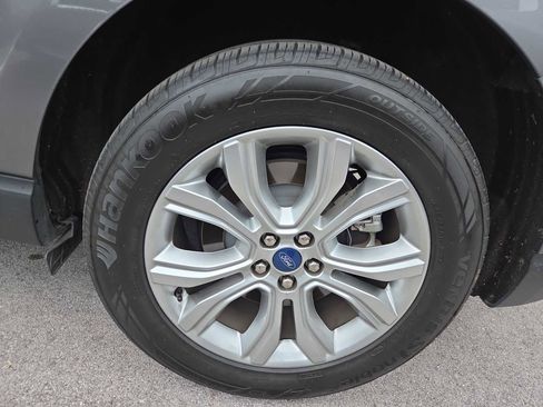 Used 2022 Ford Edge Titanium image 7