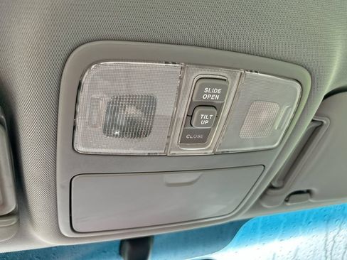 Used 2010 Hyundai Elantra SE FWD image 21