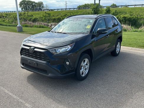 Used 2021 Toyota RAV4 XLE AWD/4WD image 7