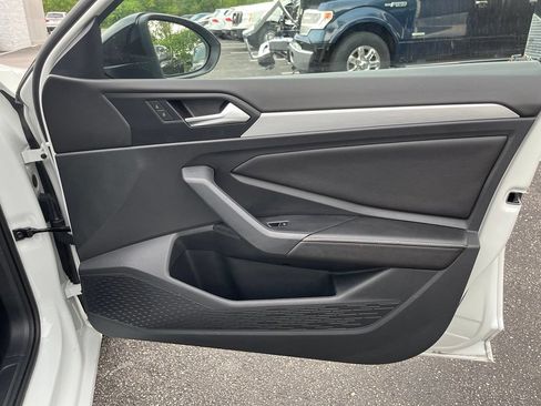 Certified 2025 Volkswagen Jetta Sport FWD image 12