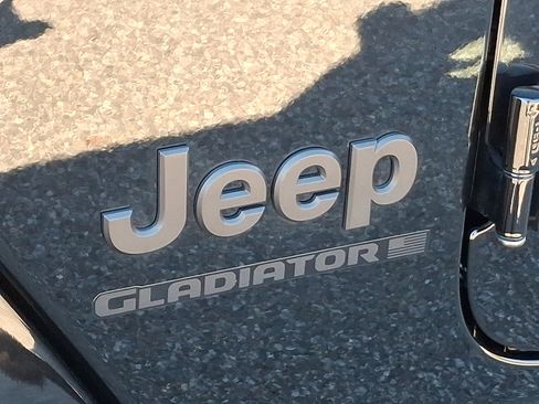 Certified 2024 Jeep Gladiator Sport image 28