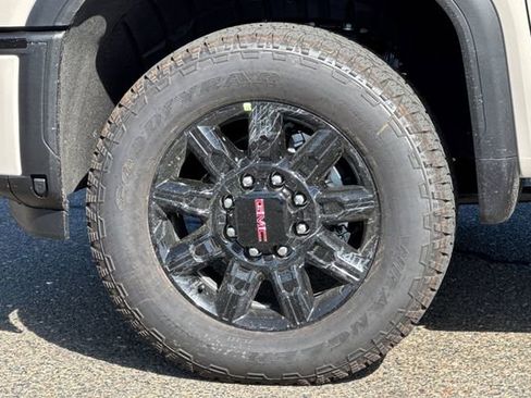New 2026 GMC Sierra 2500 AT4 w/ AT4 Premium Plus Package image 32