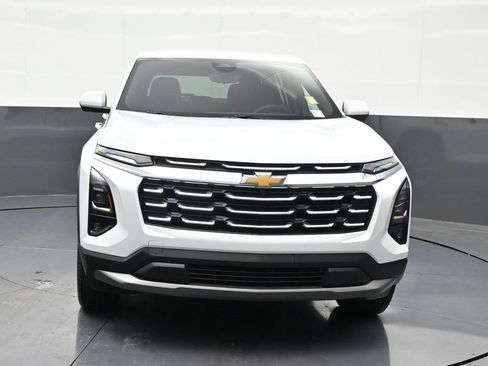 Used 2026 Chevrolet Equinox LT w/ Safety and Technology Package FWD image 8
