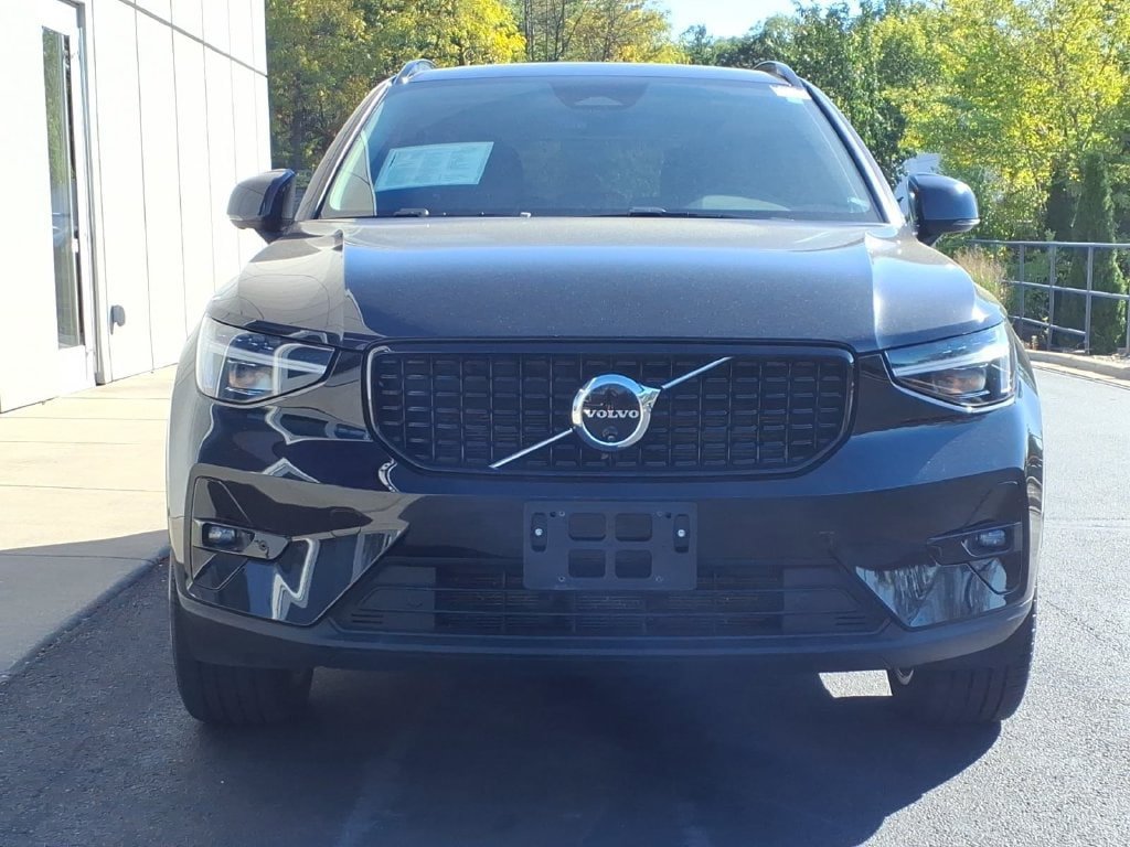 Certified 2024 Volvo XC40 B5 Plus w/ Protection Package Premier AWD/4WD image 2