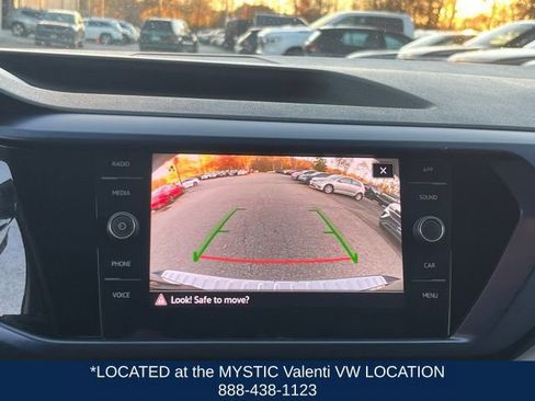 Certified 2022 Volkswagen Taos SE image 36