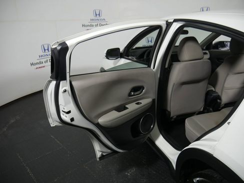 Used 2017 Honda HR-V EX image 9