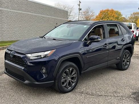 Used 2022 Toyota RAV4 XLE Premium image 2