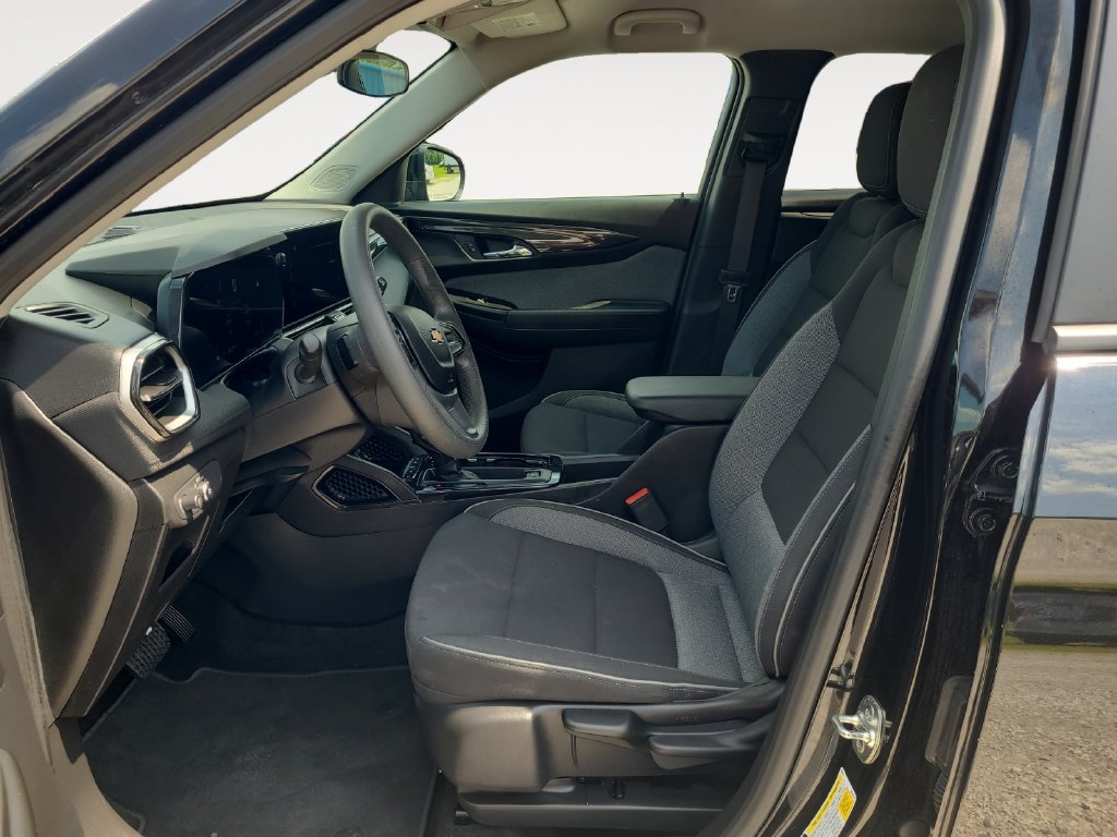 Used 2025 Chevrolet TrailBlazer LT AWD/4WD image 9