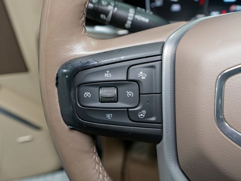 Used 2021 GMC Yukon Denali w/ Denali Premium Package image 31