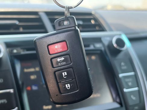 Used 2017 Toyota Camry LE FWD image 30