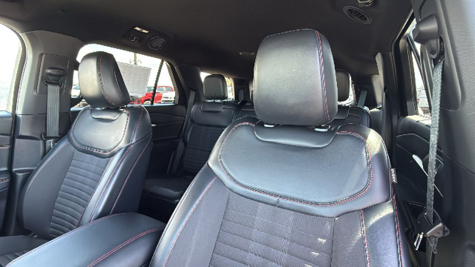 Used 2025 Ford Explorer ST-Line w/ ST-Line Street Pack AWD/4WD image 18