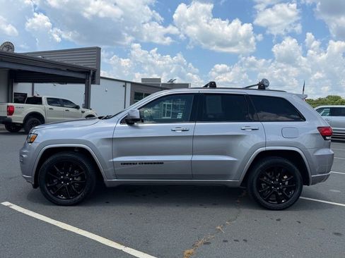 Used 2018 Jeep Grand Cherokee Altitude RWD image 8