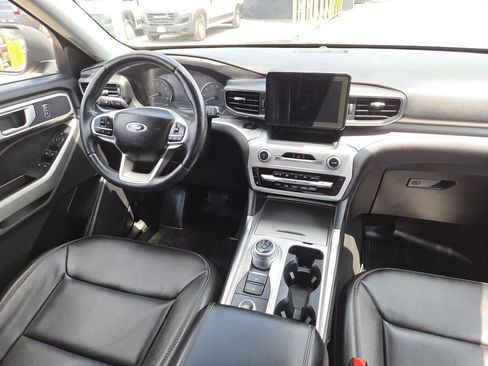 Used 2022 Ford Explorer XLT w/ Equipment Group 202A AWD/4WD image 21