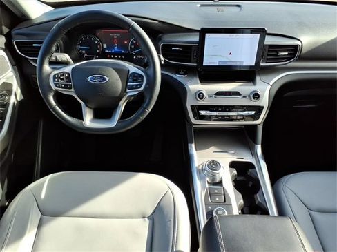 Used 2021 Ford Explorer XLT w/ Equipment Group 202A image 13