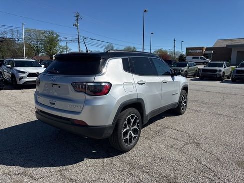 Used 2025 Jeep Compass Limited image 5