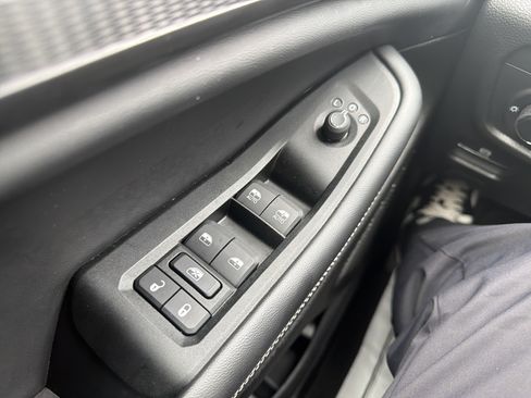 Certified 2025 Jeep Grand Cherokee L Altitude AWD/4WD image 17