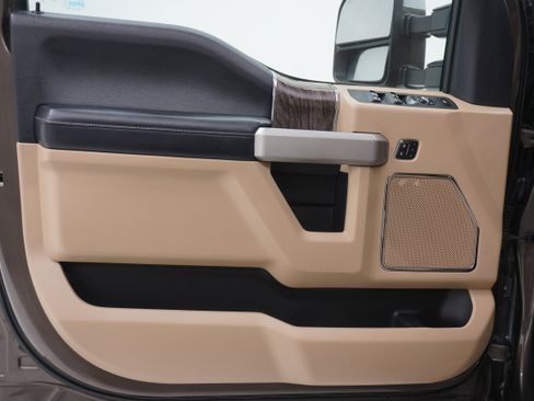 Used 2017 Ford F250 Lariat w/ Chrome Package image 16