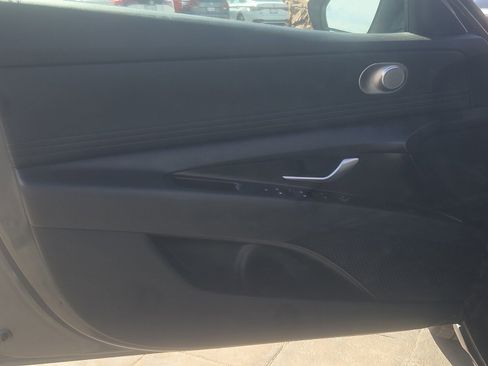 Used 2025 Hyundai Elantra SEL image 8