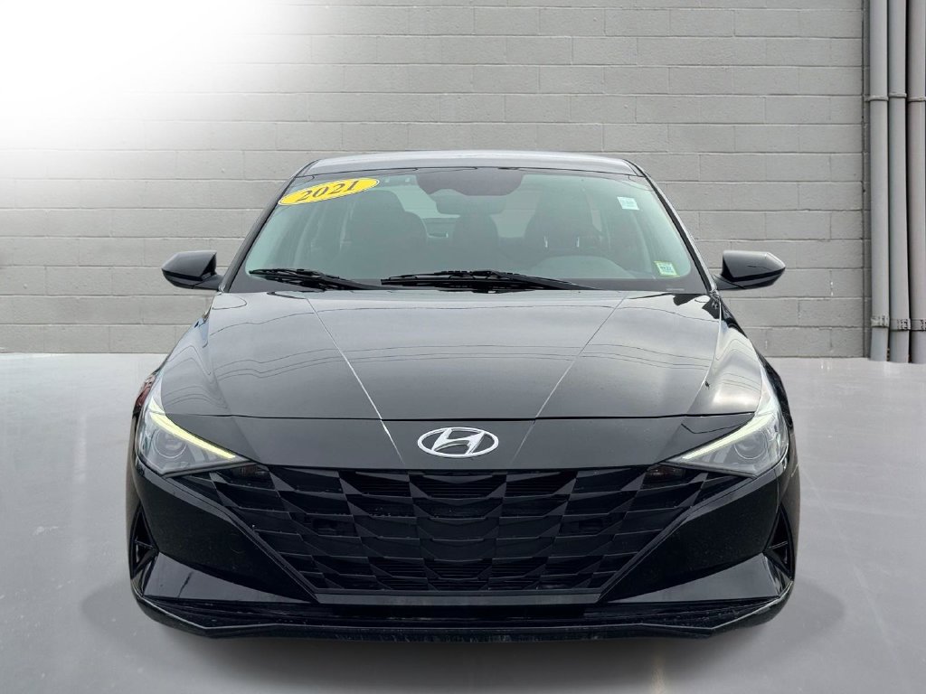 Used 2021 Hyundai Elantra SEL w/ Cargo Package FWD image 2