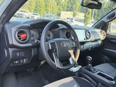 Used 2023 Toyota Tacoma TRD Sport AWD/4WD image 15