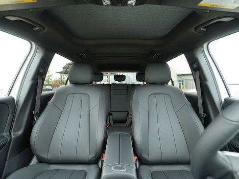 New 2026 Mercedes-Benz GLB 250 4MATIC image 32