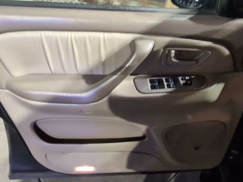 Used 2006 Toyota Sequoia Limited image 9