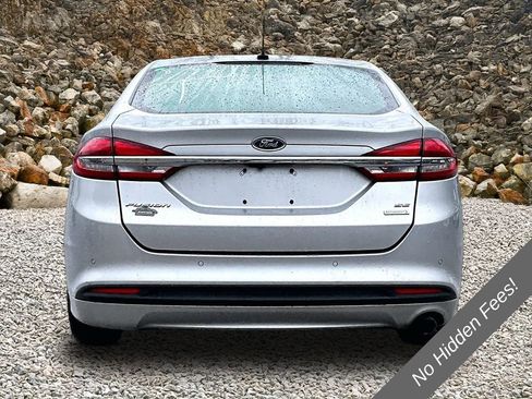 Used 2018 Ford Fusion SE w/ Fusion SE Technology Package FWD image 4