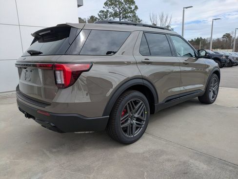 New 2026 Ford Explorer ST-Line w/ ST-Line Street Pack RWD image 4