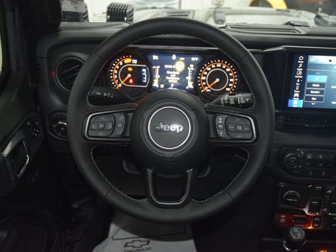 Used 2026 Jeep Wrangler Unlimited Rubicon w/ Safety Group AWD/4WD image 39