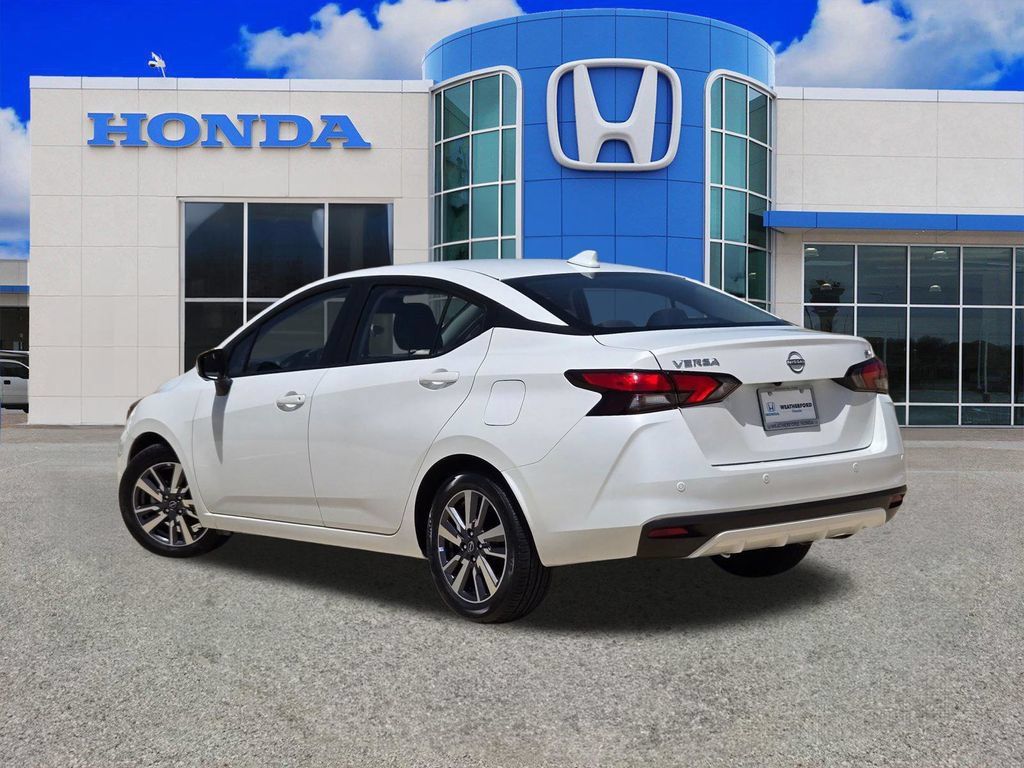 Used 2024 Nissan Versa SV FWD image 5