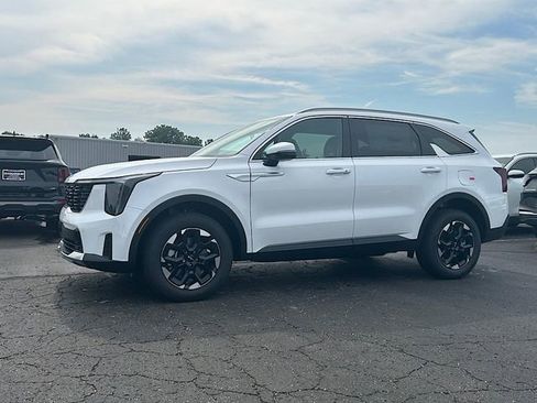 New 2025 Kia Sorento S image 12