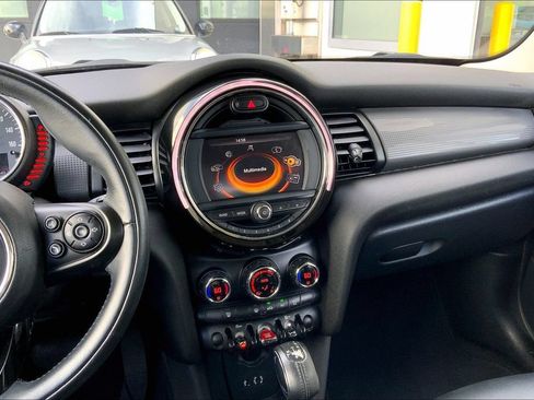Used 2017 MINI Cooper 4-Door Hardtop FWD image 6