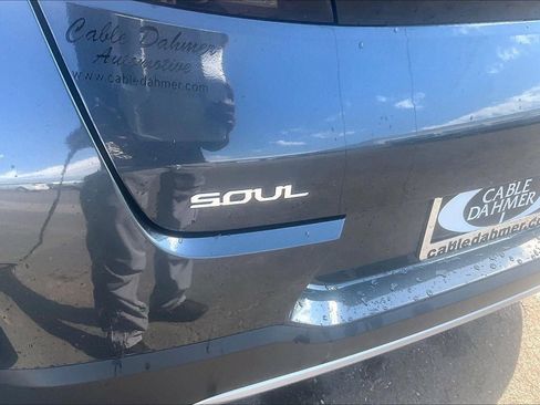 Used 2025 Kia Soul LX w/ LX Technology Package FWD image 30