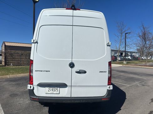 Used 2025 Mercedes-Benz Sprinter 2500 image 4
