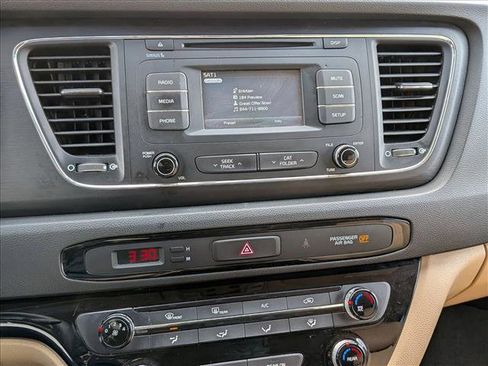 Used 2017 Kia Sedona LX image 13