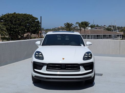 Certified 2025 Porsche Macan AWD/4WD image 6