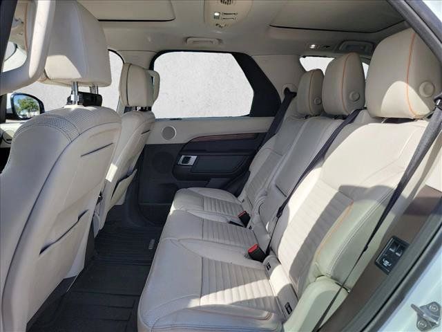 Used 2018 Land Rover Discovery HSE Luxury AWD/4WD image 14