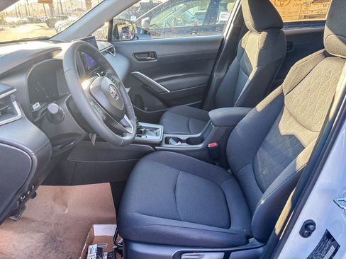New 2026 Toyota Corolla Cross LE w/ Moonroof Package FWD image 19