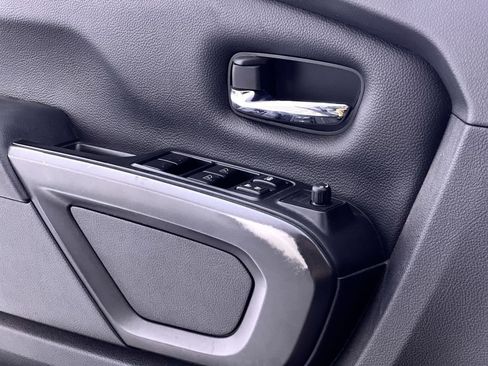 Used 2023 Nissan Titan SV w/ SV Convenience Package image 15