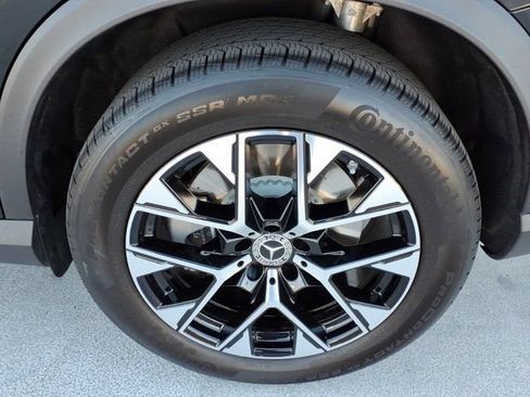 Used 2025 Mercedes-Benz GLC 350e 4MATIC image 24