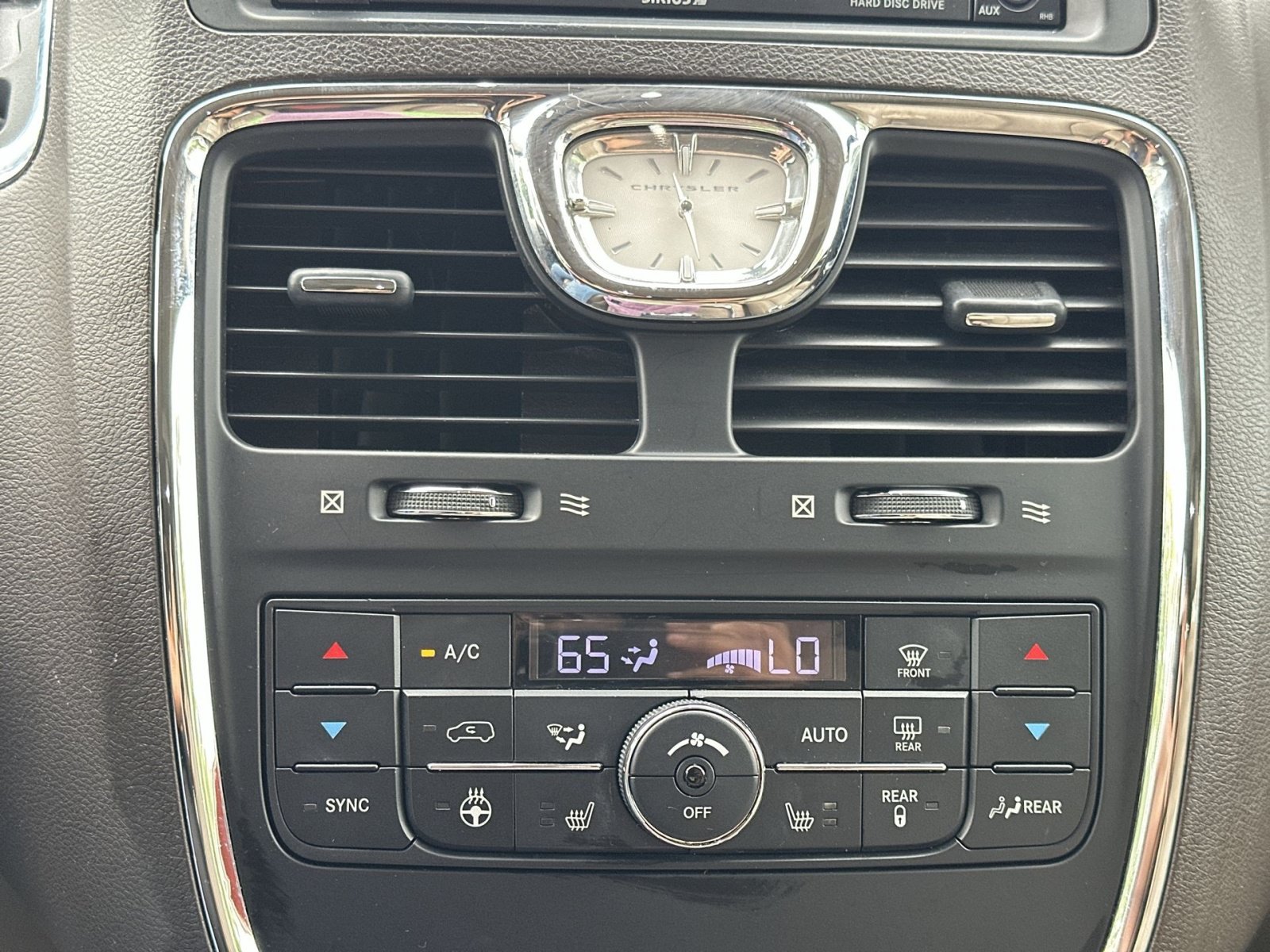Used 2016 Chrysler Town & Country Limited Platinum FWD image 21