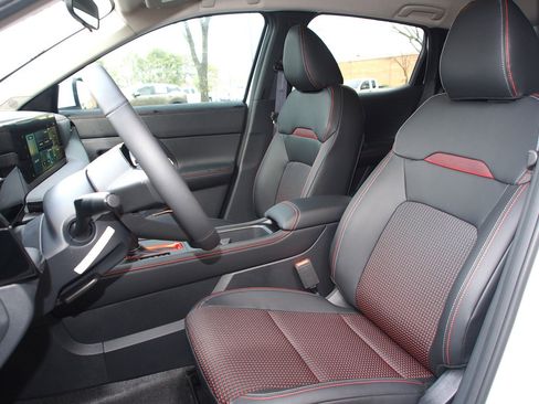 Used 2025 Nissan Kicks SR image 15