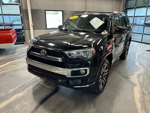 Used 2017 Toyota 4Runner Limited AWD/4WD image 2