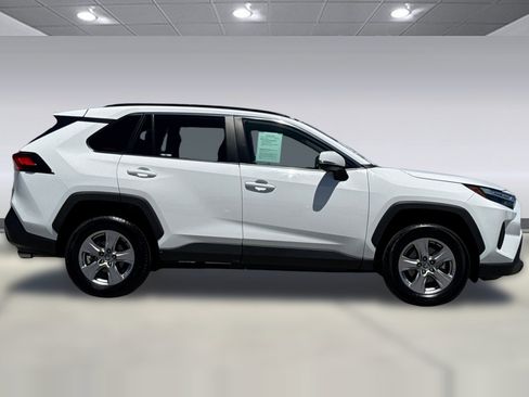 Used 2025 Toyota RAV4 XLE AWD/4WD image 7