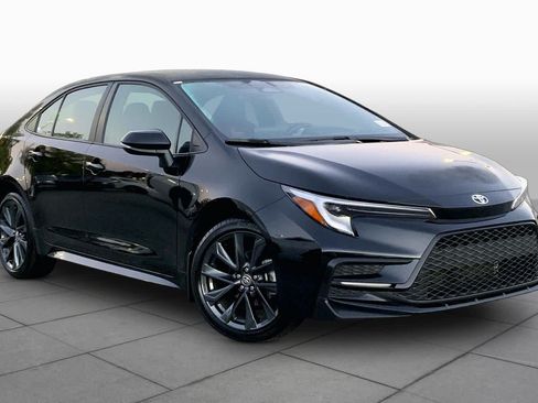 Used 2025 Toyota Corolla SE FWD image 3
